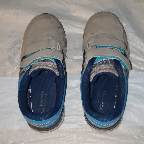 Boy's Adidas Velcro Sneakers Size 9.5 - Picture 4 of 9